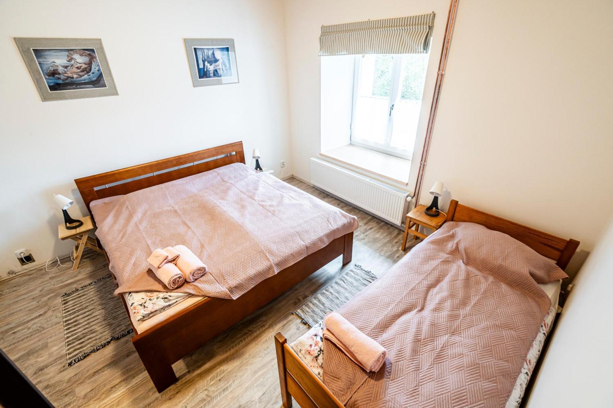 Dvur Dolenec Apartment Rohoznice  ภายนอก รูปภาพ